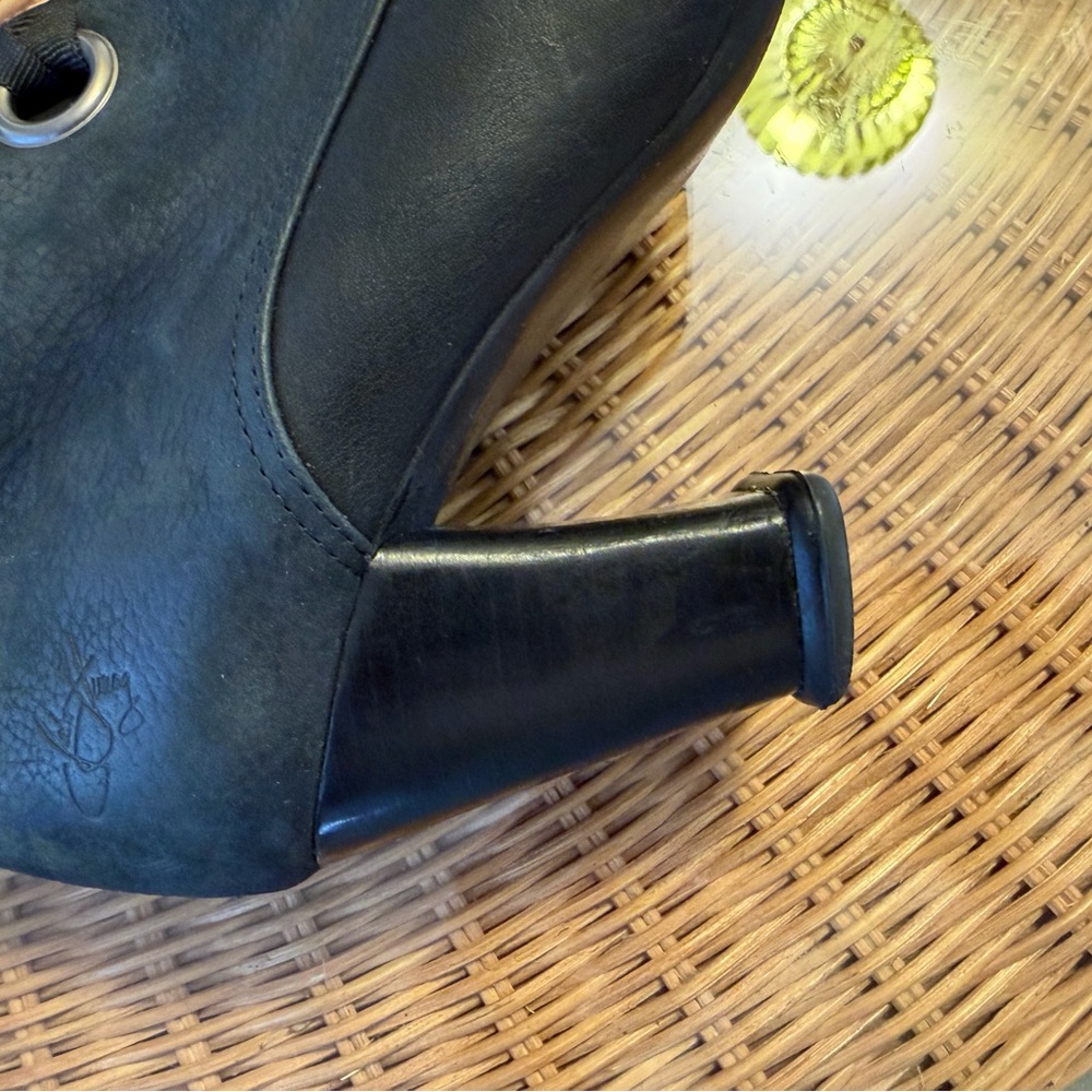 JOHN FLUEVOG ROBYN Black Leather Ribbon Lace Up Boots Size 8 - Picture 6 of 7